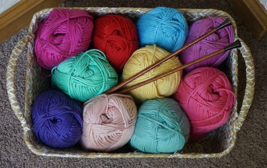 pelotes de laine colorées 
